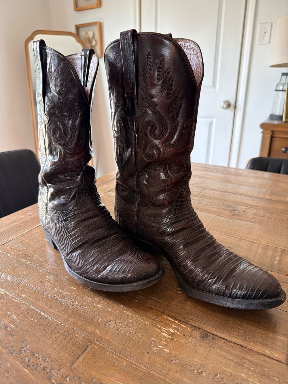 Men's Lucchese Crocodile Leather Western Boots - Classic Cowboy Style